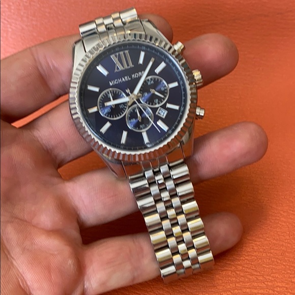 MICHAEL KORS SILVER LEXINGTON WATCH WITH BLUE DIAL - Picture 2 of 3